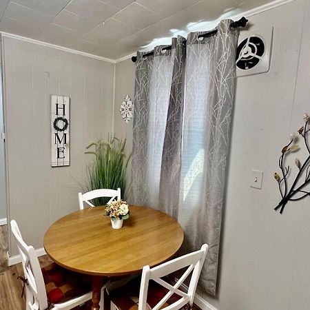 Cozy Buffalo Home-Sleeps 3 Лекаванна Екстер'єр фото